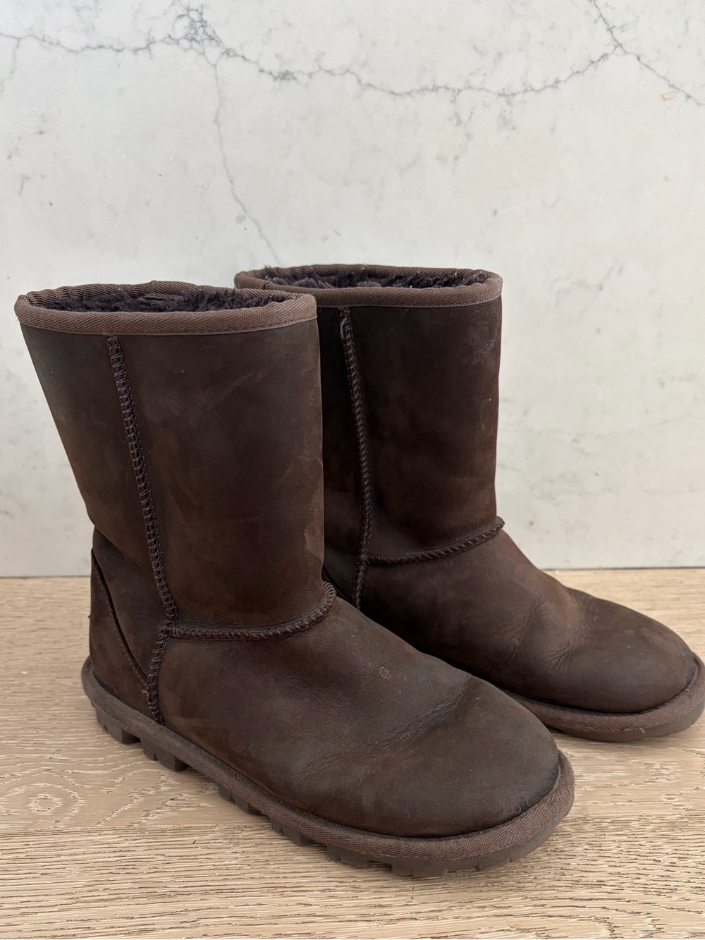 UGG Women's Women’s Essential Short Boot in Waterproof Dark Brown sz 8